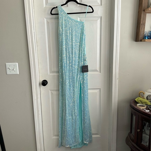 Ieena By Mac Duggal One-Shoulder Sequin Gown - Picture 5 of 12